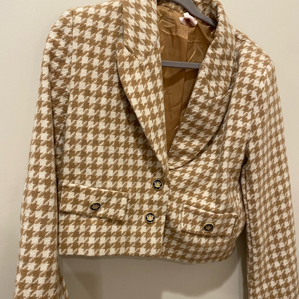 Never worn set. Skort and a blazer. Fun funky pattern.